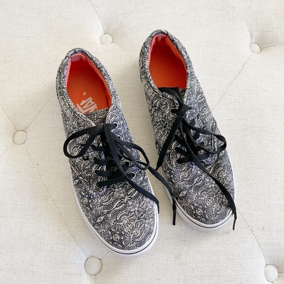 Vans Shoes - Van's Womens Sneakers size 8
